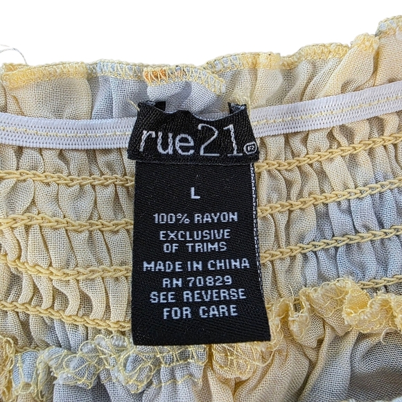 🌼 Butter Yellow Floral Off-Shoulder Bell 3/4 Sleeve 100% Rayon Top - Size L 🌼 - Picture 4 of 6